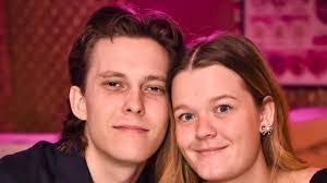 Amanda Marxen's Instagram, Twitter & Facebook