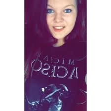 Vanessa Hamilton (@_VampireLuvas_)