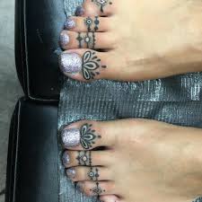 Get images of tattoos on body. Foottattoo Painfultattoo Toetattoo Toeringtattoo Toe Tattoos Toe Ring Tattoos Foot Tattoos