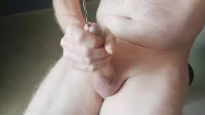 深尿道插入，在小便洞中点燃蜡烛，手电筒直到高潮