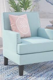 Grinin bütün tonlarıyla uyum sağlar özellikle gümüş rengi bu sadeliğe oldukça şıklık katar. Dekorasyonda Pembe Ile Uyum Saglayan Renkler