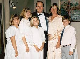 Feb 07, 2021 · tom brady with his mum and sisters maureen and nancy credit: The Close Knit Family Of Super Bowl Champion Tom Brady