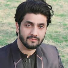 I soooooo love this. It reminds me of my husband and our daughter 💜 31  years ago.