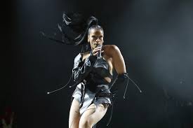 Operating from another world — how sevdaliza went from basketball player to pop boundary pusher with debut ep the rotterdam's sevdaliza made her debut earlier this year with the suspended kid. Sevdaliza Martyr Music Video Hypebeast