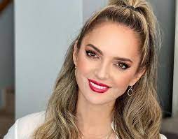 Ask anything you want to learn about cristina dumitrescu by getting answers on askfm. Cristina Dumitrescu SoÅ£ia Juratului De La Antena 1 ReacÅ£ioneazÄƒ DupÄƒ Ce InternauÅ£ii Au Criticat O Pe Gina Pistol Yve Ro