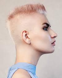 HEY ESTILISTA! 👋💇 Antidote celebra el cabello como una forma de expresión  universal que conecta a las personas más allá de fronteras. La colección  combina creatividad y precisión para resaltar la individualidad