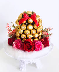 Tempahan gubahan hantaran istimewa, bergaya, unggul perkahwinan/pertunangan pelbagai majlis & sebagainya yang. Amirah Azizan On Twitter Gubahan Coklat Manisan Untuk Majlis Pertunangan Dulang Arena Https T Co 2odxivodar Twitter