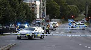 Inrikes två tonårspojkar skadades i en skottlossning vid berga centrum i linköping under torsdagskvällen. Ru Fdknntjjerm