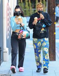 It was reported that anwar asked out dua lipa for a date after her breakup in june. Dua Lipa Grabs An Ice Cream With Boyfriend Anwar Hadid After Her 2021 Grammys Success Tech Readsector
