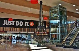 Centre commercial à la frontière avec vaste parking. A 1h15 Vous Cote Mer Mer Indigo Saint Pierre La Mer Facebook