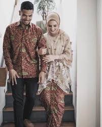 Contoh baju copel ayah ibu waktu acara lamaran anak. Kompak Banget Ini Dia Tips Dan Inspirasi Batik Muslim Couple Dari Selebgram Yang Bisa Moms Contek