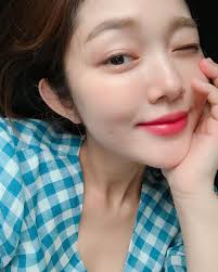 Nói không chừng, da bạn sẽ đẹp lên đáng kể nếu rút gọn quy trình skincare  xuống còn vài ba bước