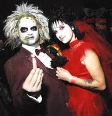 El film mezcla los géneros de la comedia y la historia de fantasmas y está protagonizada por beetlejuice, un personaje inventado por burton. 7 Beetlejuice Ideas Beetlejuice Beetlejuice Costume Halloweenie