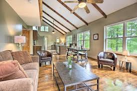Popular suite hotels with hot tubs in kentucky that have a pool include nightly rates for suite hotels with hot tubs in kentucky are starting from $69 this weekend. Rogers Cabin With Private Hot Tub And Movie Room Rogers Updated 2021 Prices