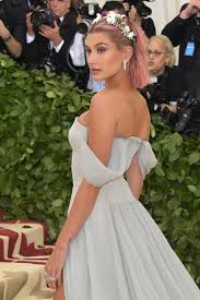 Pin By Aysel Qehremanli On Vestidos Hailey Baldwin Hair Met Gala Hailey Baldwin
