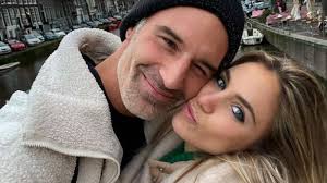 Dit is waarom ik geen barman ben”: Prins William tapt treurige pintjes  tijdens bezoek aan Welshe bar