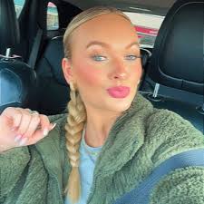 cayley johnson (@_cayleyyy)