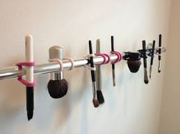 Very Smart Way To Hang Makeup Brushes After Washing How To Wash Makeup Brushes How To Clean Makeup Brushes Makeup Brush Cleaner