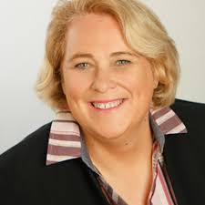 Lynn Hoyer's Instagram, Twitter & Facebook