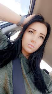 What color are eyes with a flower shape?