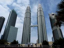 Nurraysa mengeluarkan produk kecantikan yang berasaskan. Menara Berkembar Petronas Sebuah Kebanggaan Malaysia The Patriots