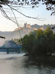 Le Doubs Passant A Besancon Au Loin La Citadelle Doubs Franche Comte Citadelle