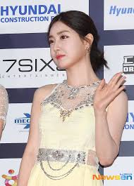 물론 평균적인 연령은 높은 편이라지만. Dzf8doebvrxvjm