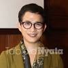 20 tahun berkarya, oscar lawalata berbagi pemikirannya tentang dunia fashion dari sudut pandang seorang. 1