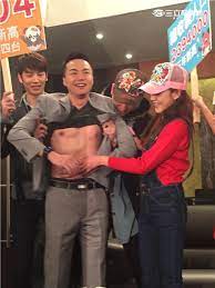 See more of 吳鈴山家族 on facebook. è¢«å–Š åº·å®‰ 24å¹´ å³éˆ´å±± ç«é›žæˆ€ é…æ›¾èŽžå©·è¢«è®šè‚Œè‚Œå¤§ å¨›æ¨‚æ˜Ÿèž
