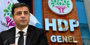 Zaza kökenli olup, babasının adı tahir, annesinin adı sadiye'dir. Selahattin Demirtas Cezaevleri Fiilen Birer Eziyet Merkezine Donusmus Durumda