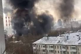По предварительным данным, на складе хранились 15 тонн взрывчатых. Krupnyj Pozhar Na Pohodnom Proezde V Moskve Riamo Riamo
