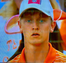 WHAT A MOMENT 🤩 Watch Ella Parker's walk-off homer for Oklahoma Softball  from the outfield bleachers. #WCWS