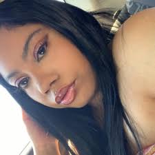 Does Kaylor look like Sabrina Carpenter or other celebrities?