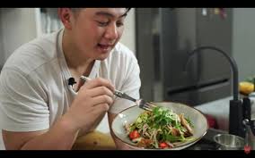 Hidangan salad pada awalnya berupa sayuran mentah namun di amerika mereka menambahkan lobster atau ayam. Cara Mudah Hidangkan Makanan Ala Resto Di Rumah Republika Online