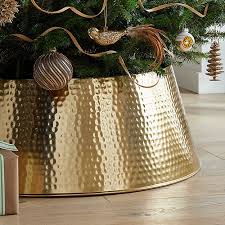 From christmas tree skirts to fun picks and christmas tree garlands, you'll love the finishing touch they give your tree. Tired Of Christmas Tree Skirts Try A Collar Instead Popsugar Home