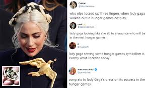 Film dari trilogi buku the hunger games karangan suzanne collins kembali tayang. Fans Compare Lady Gaga S Enormous Gold Brooch To The Hunger Games Mockingjay Pin Daily Mail Online