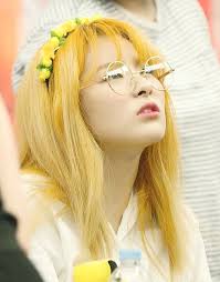 Red Velvet Seulgi Kpop Fansign Red Velvet Seulgi Kpop Hair Color Red Velvet