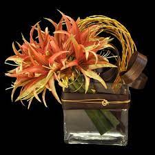 Chuck, cori, robyn and i trekked over to check it out … flowers, tons of flowers to check out. Modern Masculine Flowers Of The World In Nyc Floral Arrangements Fall Floral Arrangements Flower Arrangements