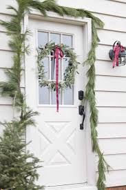 It can be on the top half, along the. How To Keep Christmas Greenery Garlands And Wreaths Fresh