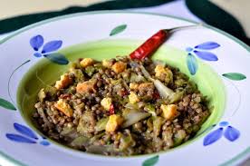 La minestra di scarole e fagioli è una ricetta tipica della campania, un piatto povero e semplice che d'inverno a casa mia si cucina spesso. Minestra Di Lenticchie E Scarola Mangiare Bene