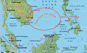 China are pretentii asupra a 90% din marea chinei de sud, unde ar putea exista resurse energetice, dar brunei, malaezia, filipine. Un DistrugÄtor Al Marinei Americane A DesfÄÈurat O OperaÈiune In Marea Chinei De Sud Ca ReacÈie La IncÄlcarea LibertÄÈii De NavigaÈie VenitÄ Din Partea Chinei Biziday