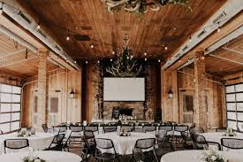 5 Rustic Venues Full Of Southern Charm Brides Of Oklahoma In 2020 Rustic Rustic Bride Venues