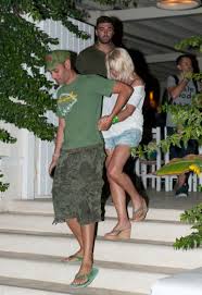 Μην το ψάχνεις, απλά ρώτησε! Mia Istoria Gia Th Royla Koromhla Znews