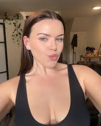 Sadie Freeman's Instagram, Twitter & Facebook