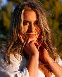 your next fall hair inspo🤎 • • • 3NB & 5N redken shades & a big healthy  chop to achieve this brunette look • • #livedinbrunette #brunette  #brunetteinspo #vbhair #vbhairstylist #virginiabeachhair #virginiabeachva  #hamptonroadshair #hamptonroadsstylist