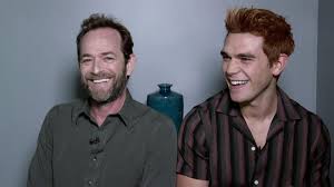 The actor, 23, took to instagram to reveal they were going to be parents, sharing a photo sat on the sofa with clara's baby bump on show. Riverdale Star Kj Apa Opens Up About Luke Perry S Kindness