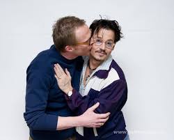 Still married to his wife jennifer connelly? Depp Lovers Paul Bettany E Johnny Depp Facebook