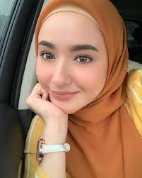 Seorang pelakon, penyanyi dan hos dari singapura., dengar cerita ini ialah pertama kali dia berlakon untuk drama malaysia. Makin Cantik Berhijab Hannah Delisha Nekad Bertudung Usai Penggambaran Cinta Sekali Lagi Nona