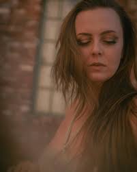 ✨Using Movement to Pose✨, Tell your model to spin slowly, move their arms,  have them wrap their arms around themselves, play with their clothing etc.  , Why? , 1. It gives you less stiff and more ...