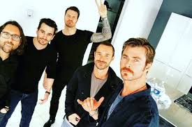 He recently told fitzy and wippa that he was struggling to keep up with the actor's gains. Meet Bobby Holland Hanton Chris Hemsworth S Body Double Man Of Many